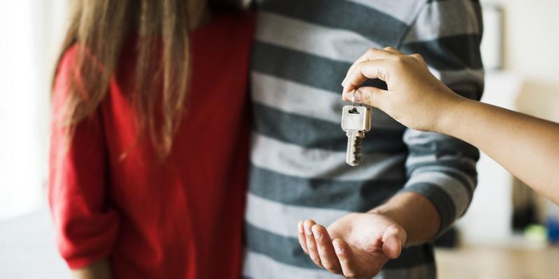 The First-Time Buyer’s Guide to Home Equity a couple being handed a house key